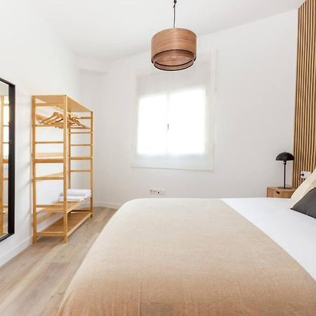 Duplex With Terrace Near Bcn Apartment ตาราสซา ภายนอก รูปภาพ