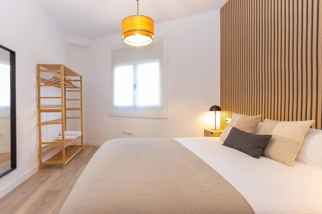 Duplex With Terrace Near Bcn Apartment ตาราสซา ภายนอก รูปภาพ