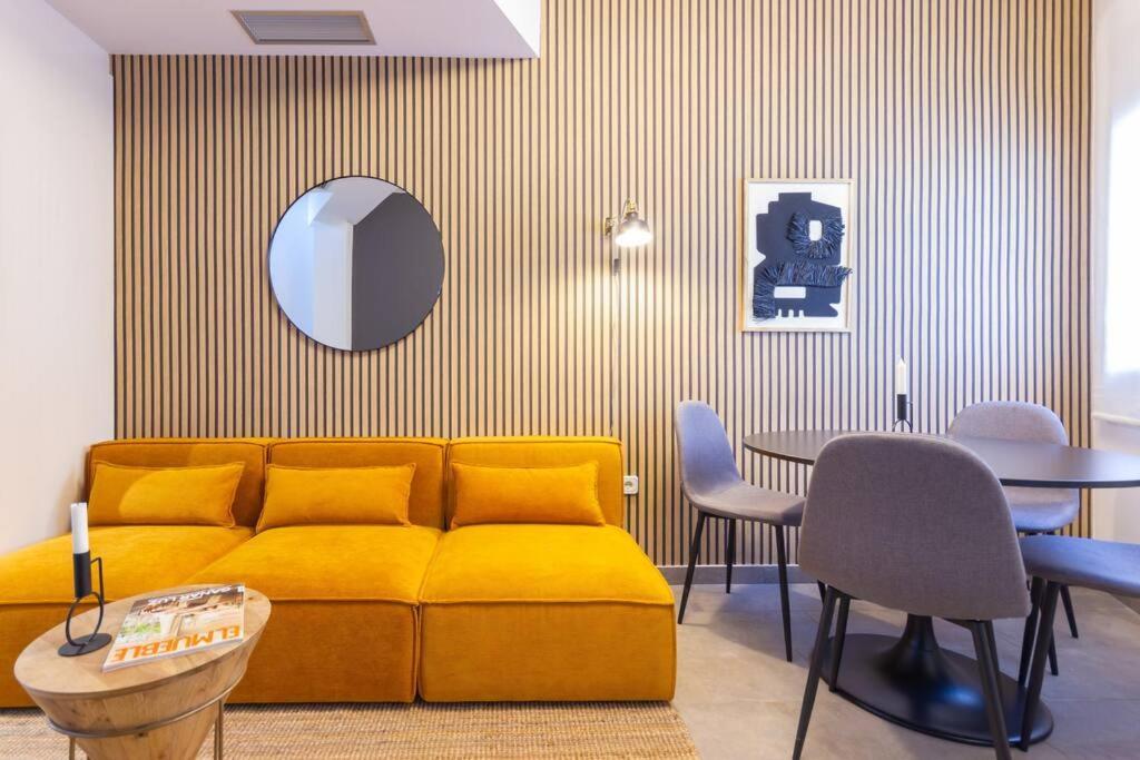 Duplex With Terrace Near Bcn Apartment ตาราสซา ภายนอก รูปภาพ