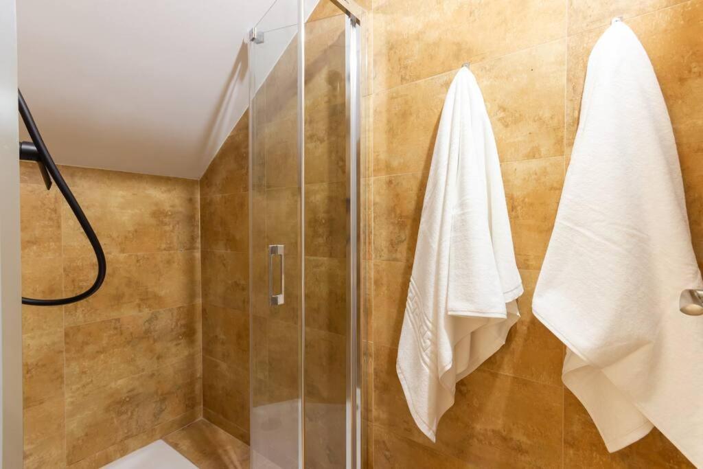 Duplex With Terrace Near Bcn Apartment ตาราสซา ภายนอก รูปภาพ