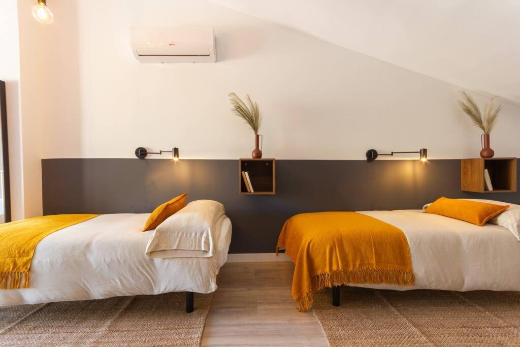Duplex With Terrace Near Bcn Apartment ตาราสซา ภายนอก รูปภาพ